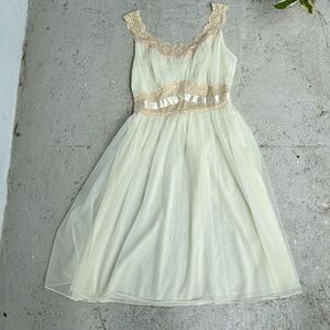 Vintage Vanity Fair slip/lingerie/dress